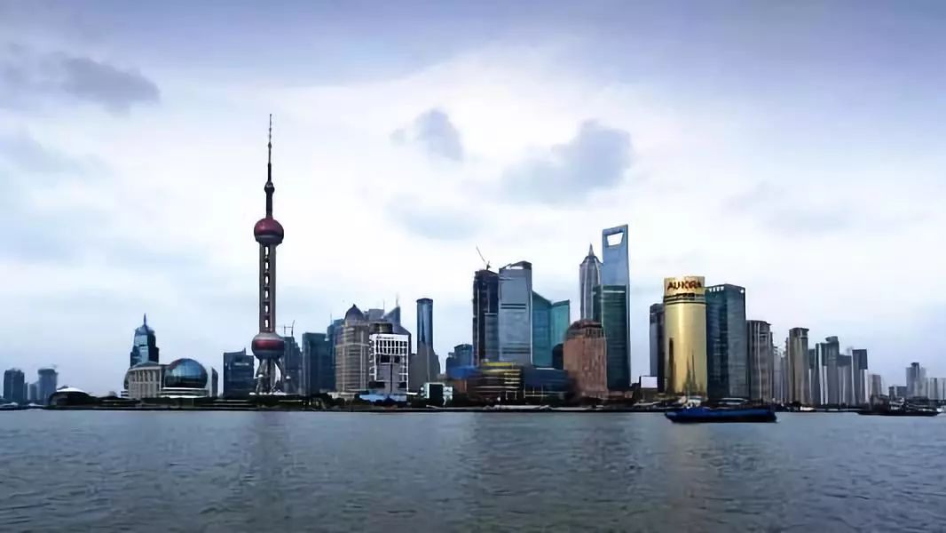 重庆宠游客喜提人民日报，不小心泄露了重庆发展的秘密！