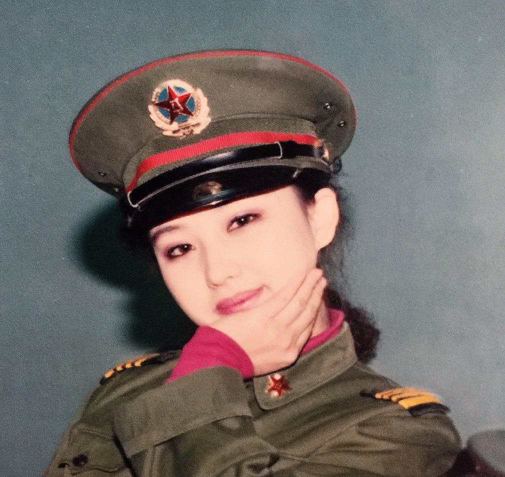 与天王一见钟情24小时闪婚，结婚9年被离婚，今48岁再获幸福