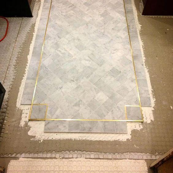 什么？地面已经不流行美缝了，有远见的人家都直接嵌入这种金属条