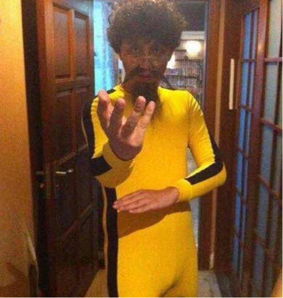 晒晒华少住的豪宅，室内装修有多气派？光衣帽间就塞满名牌服饰