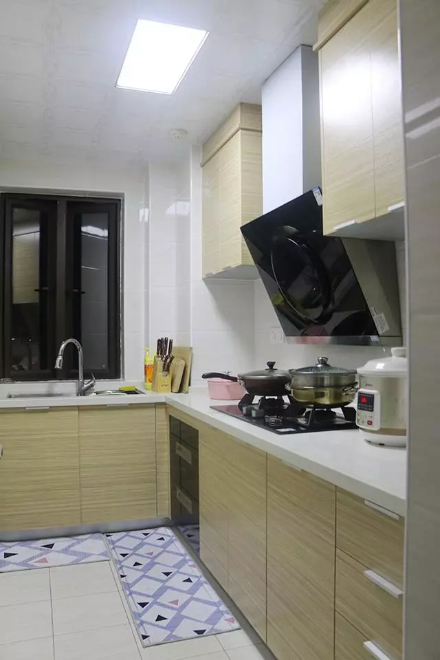 小户型厨房适合做怎样的布局方案？来看一下别人家的设计