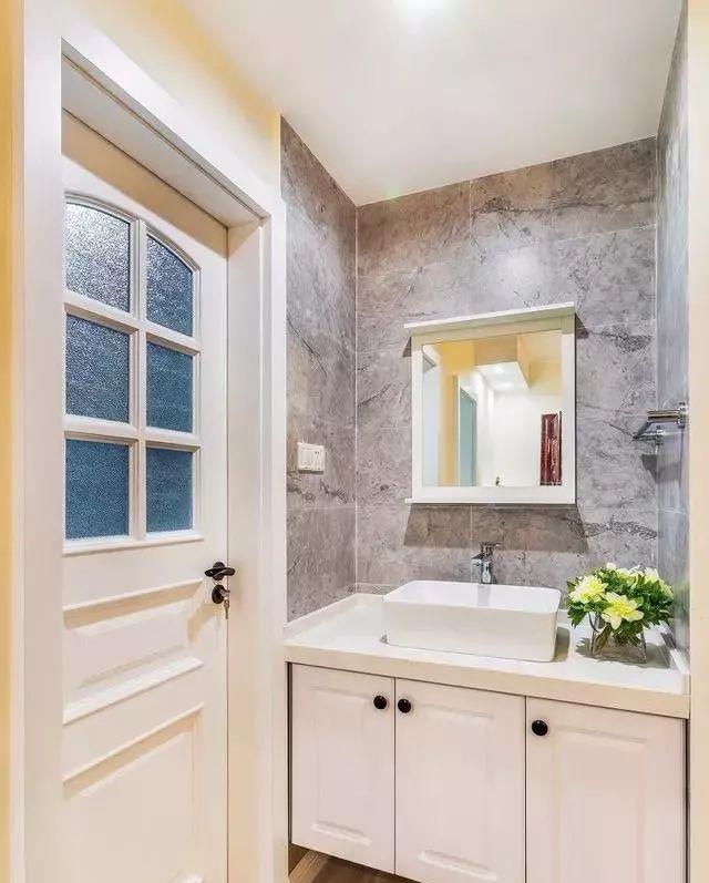 卫生间干湿分离这样装，非常漂亮，洗澡也方便！