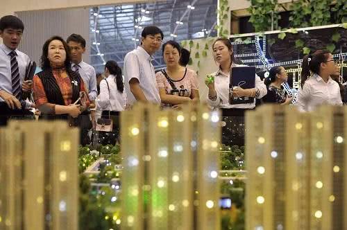 全部身家压在房子上，当年赚翻的炒房客，今年还好过吗？