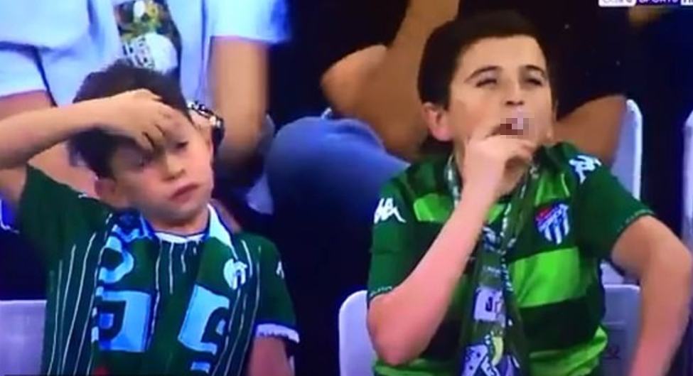 ?比林志颖更扯！男孩抽菸被骂爆 真实年纪大逆转