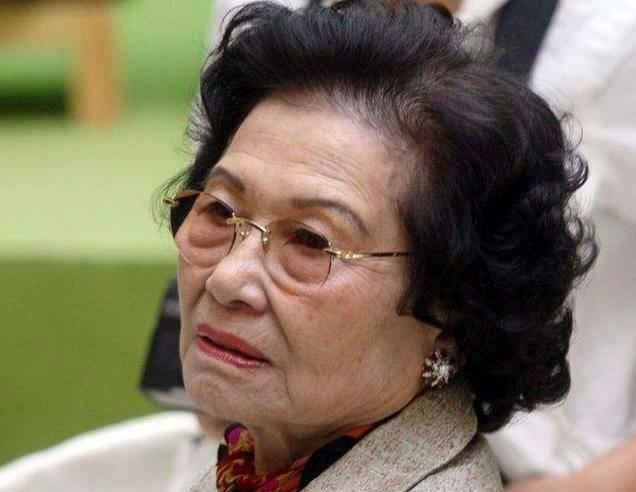 花2百亿买上海的黄金地皮，再花3百亿盖大型商场，这是香港老太的大手笔