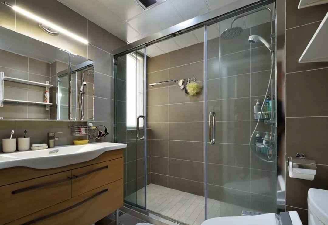 卫生间干湿分离这样装，非常漂亮，洗澡也方便！