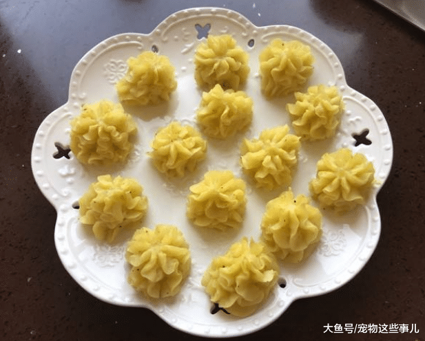 土豆不炒也不煮，拿来做曲奇，低脂又营养，口感酥脆可甜可咸