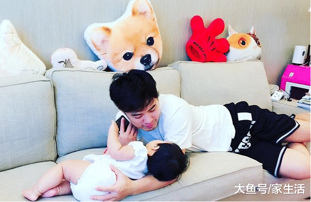 带你参观陈赫住的豪宅，如今在家就带女儿，真是一位好爸爸