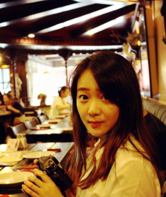 曾经赚足观众眼泪的“小花”长大了，现今20出头的她，美的不像话