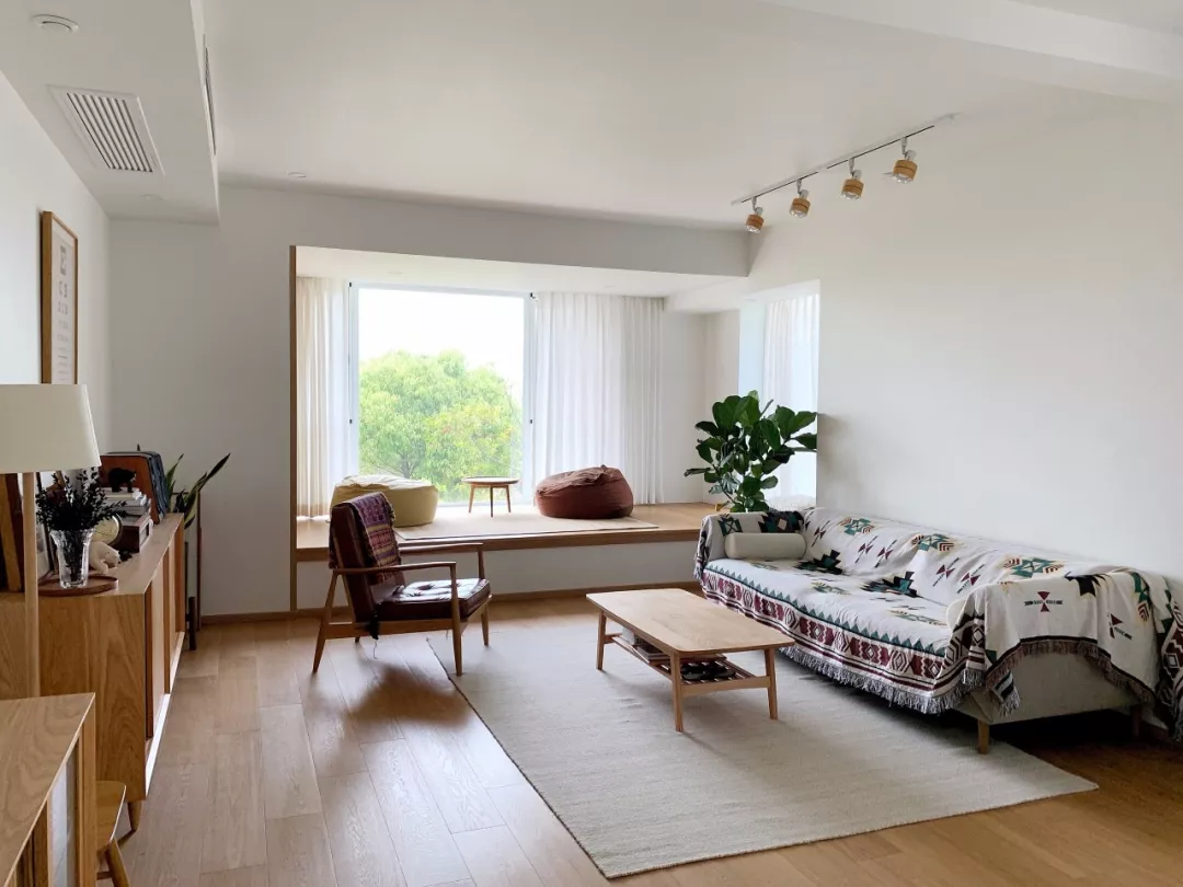 客厅应该挑选怎样的茶几呢？不妨看看这几款