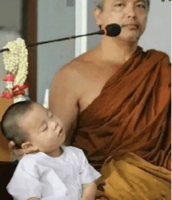 一睡成名的小和尚現在咋樣了? 網友: 我無法控制住自己的情緒