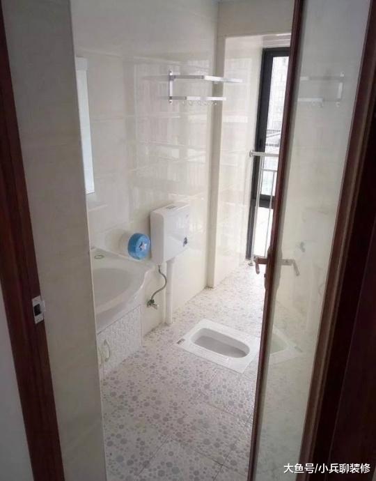 参观表姐家的新房，厕所竟带落地窗，越看越尴尬，硬是忍住没上！