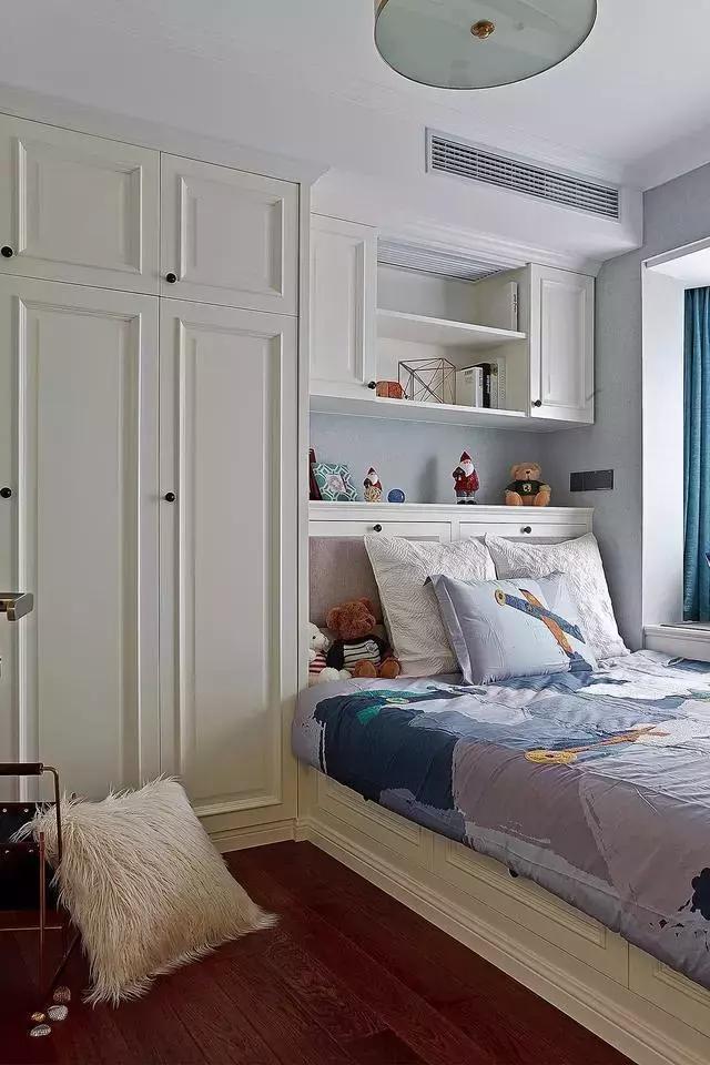 卧室还放床头柜？早过时了，这样设计才好看实用有逼格