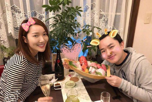 晒晒王祖蓝住的豪宅，在香港也住这么豪的房，难怪李亚男看得上他