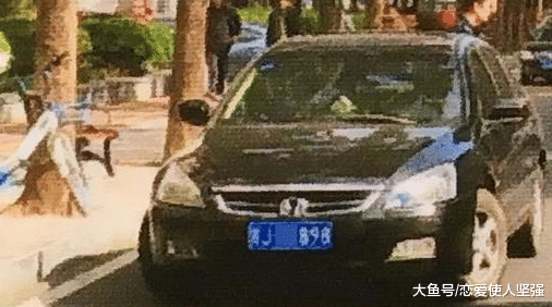 美容女子事后回到车上，发现车旁边出现一个尸体，吓得立马报警！