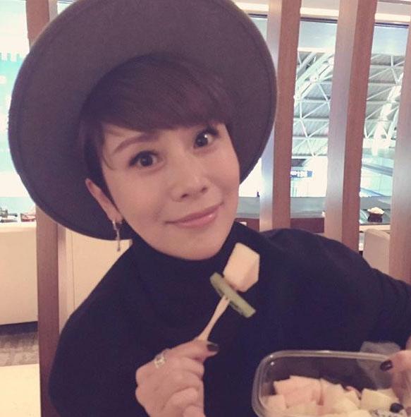 国民媳妇海清生活真节俭，餐桌食物都是素菜，房子不像明星住的