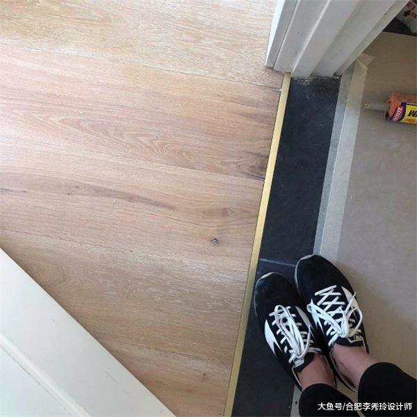 铺木地板太单调，现在家家装修流行这样铺，6种过渡拼接好看实用
