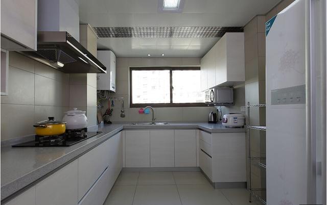 刚装修好的新房还没入住，媳妇隔三差五置办东西，漂亮极了