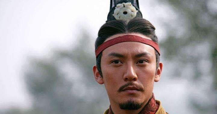 曹嵩崇拜赵咨，赵咨崇拜孙权，而孙权最崇拜的人你想不到