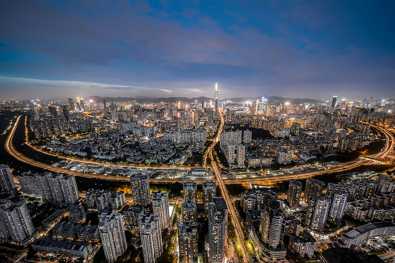 楼市奏响“终章”！房企抢工期，水泥一抠就掉，专家：明年小心点