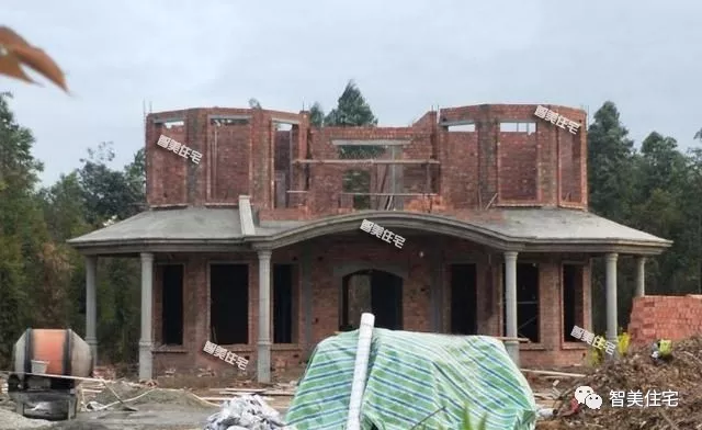 16.9×13.8米农村别墅，配大门廊，造型神似小城堡