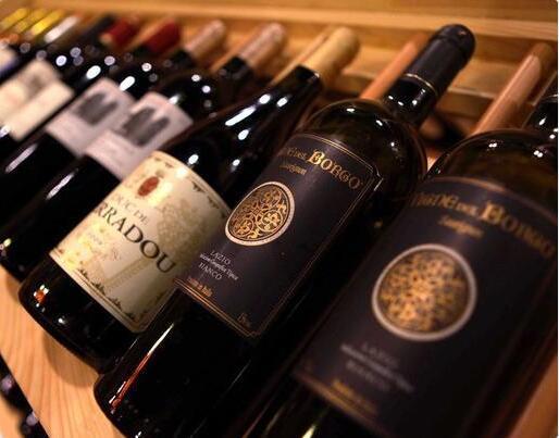 酒庄老板透漏：买红酒如果酒瓶上有这些字，扭头就走，九成是假酒