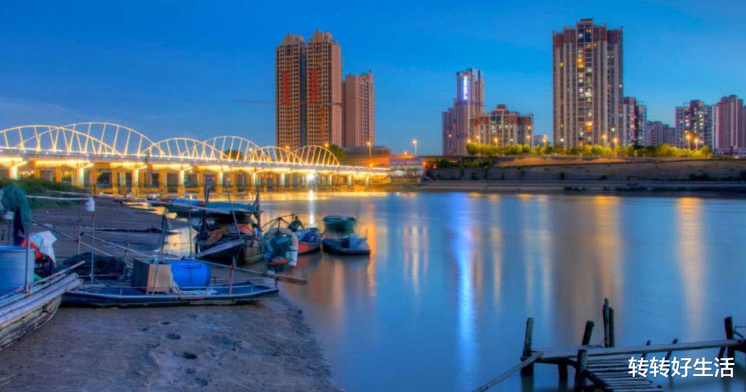 我国房价最高的二线城市，直逼北上广，当地人表示买个车位都困难