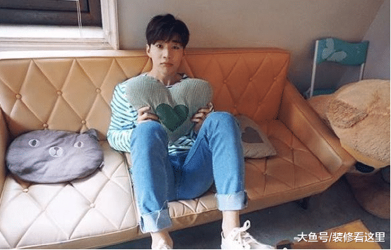 明星刘宪华现实的家，房子设计很有文艺范，最值钱的是客厅的钢琴