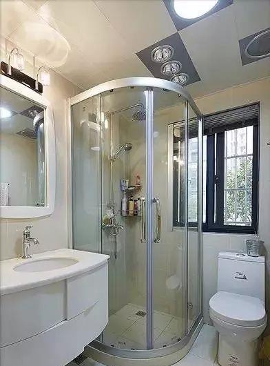 卫生间干湿分离这样装，非常漂亮，洗澡也方便！