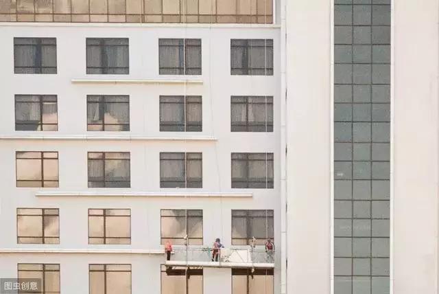 高层住宅着火了怎么跑？每15层就应有避难层，看懂关键时刻可救命