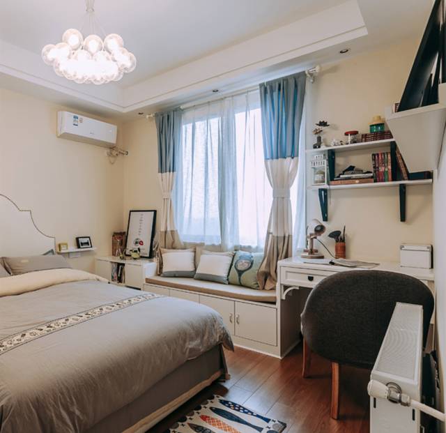 别纠结装次卧还是书房了，合在一起不是很好嘛！