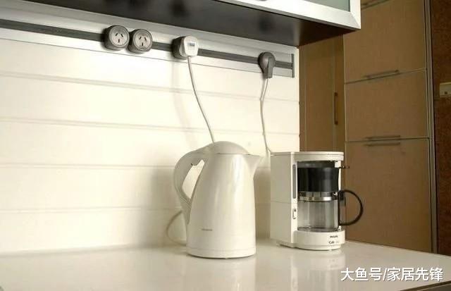 厨房装修不要装传统插座了，如今流行装这种代替，安全又省电