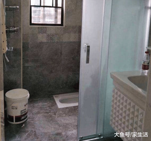 越来越多人卫生间不装马桶了，直接淋浴房装这个，聪明多了