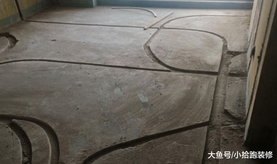 電工師傅說他收費雖然高，但不愁沒活，看到現場后我明白了