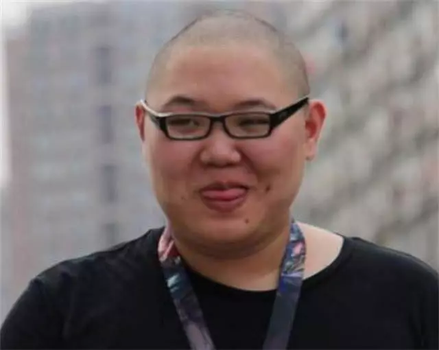 同样的世界冠军，酒神步入婚姻，而他刚刚因病去世，黄旭东哀悼