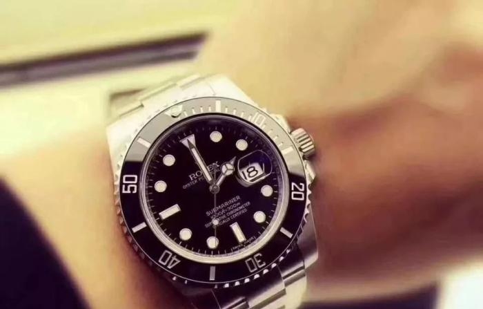 瑞士无视国际禁令查扣中国96吨名表碾压，网友：从仿造到超越制造