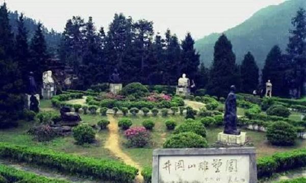 中国的南方又出现一座空城：百姓看到房价后，纷纷表示买不起！