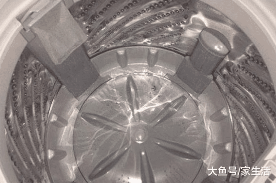 洗衣机洗完衣服，盖子需要打开通风还是关上？做错的人可不少