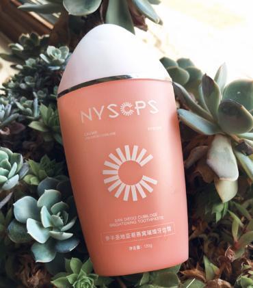 景甜无意中晒出自己用的牙膏，网友跟风种草：用了半管黄渍就没了