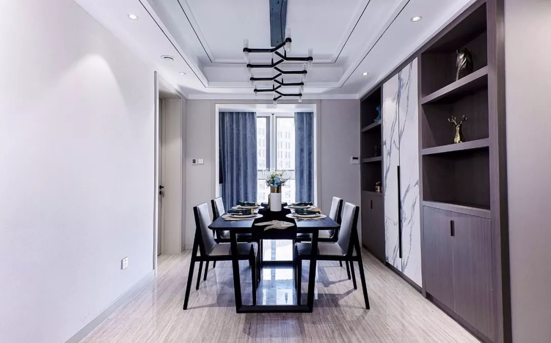 定制餐边柜，空间不浪费，看着也很美！