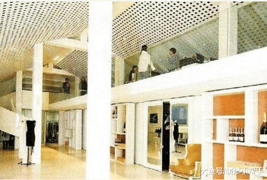 带你参观刘嘉玲上海的豪宅，衣帽间摆满名牌手袋，一般人住不起