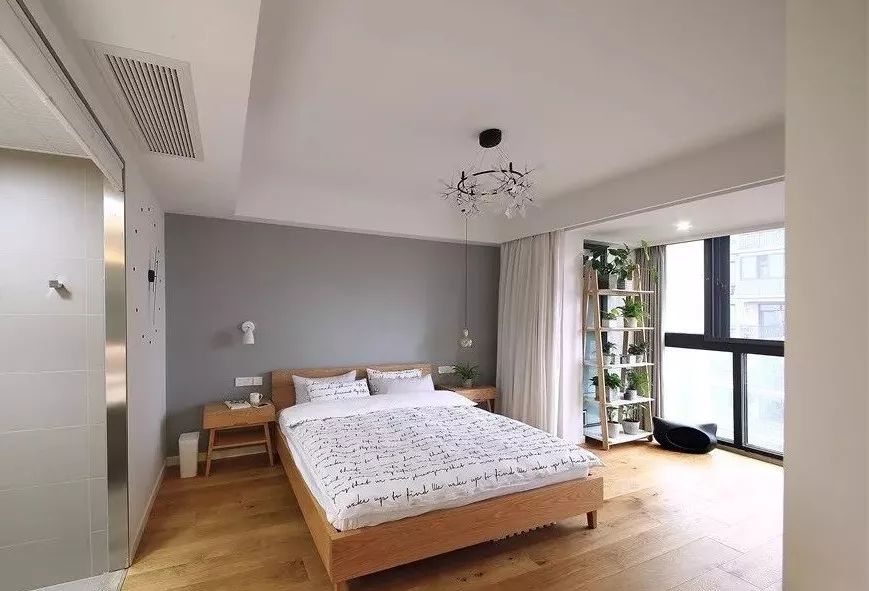 卧室带个小阳台是一种什么样的体验？看看＂别人家的＂就知道了！