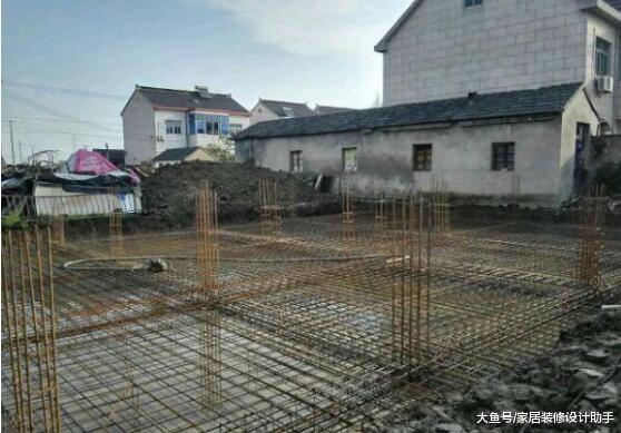 只建兩層小洋房就砸了12萬做滿堂紅，看的左鄰右舍看懵逼了