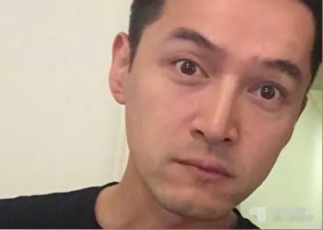 胡歌卸妆后，钟汉良卸妆后，靳东卸妆后，网友：差距太大了