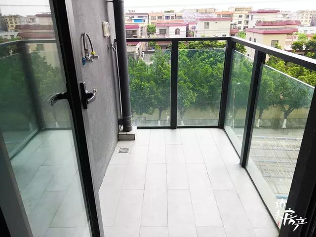 封顶了才开售楼部！华侨城新盘吹风2.1-2.2万/平！最小121平