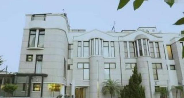 晒晒何猷君在澳门的豪宅，餐厅像宴会厅一样大，生活过得太富足了