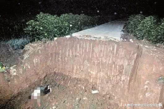工人掉進了深坑，老板不但不救，還想把人順便給埋了！