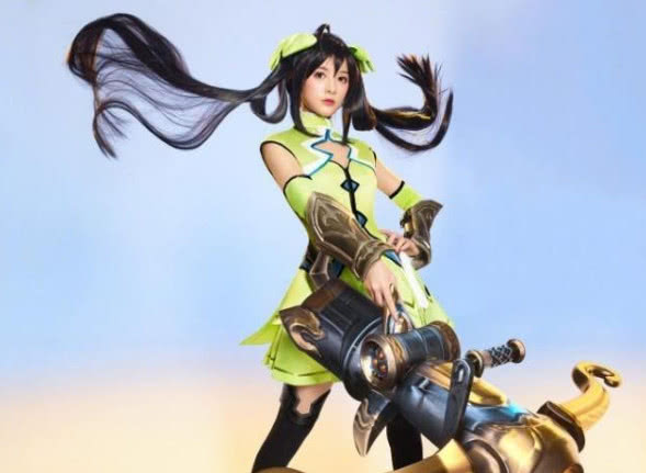 同样是明星COS，徐娇S级，戚薇SS级，看到最后：导演拖走她