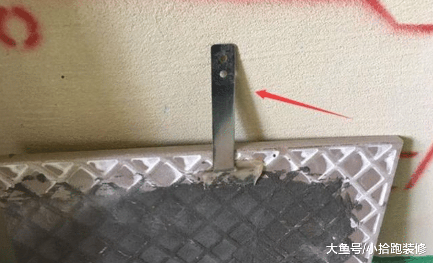 師傅說這樣鋪瓷磚，就算起殼空鼓了，瓷磚都不會脫落下來