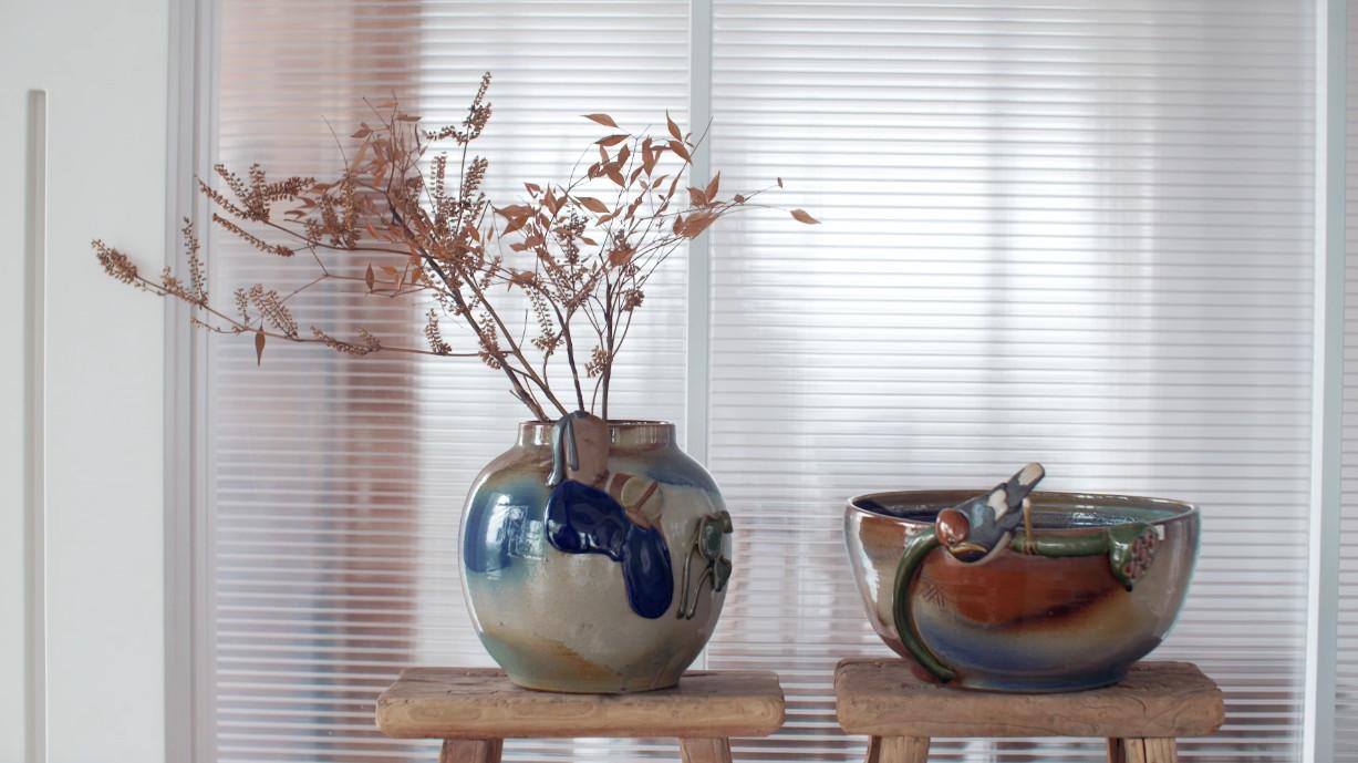 她改造了一个旧车间, 6个老友住在一起, 过起了“无界生活”